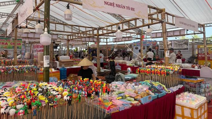 Một số hình ảnh tại Lễ trưng bày, giới thiệu sản phẩm và trình diễn nghề 2026 tại xã Chuyên Mỹ. (Ảnh: DIỆU THƯƠNG)