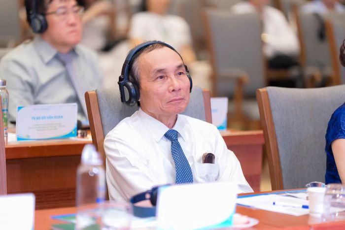 Giáo sư, Tiến sĩ Mai Trọng Khoa, nguyên Phó Giám đốc Bệnh viện Bạch Mai, nguyên Giám đốc Trung tâm Y học hạt nhân và Ung bướu, Bệnh viện Bạch Mai tại hội thảo.