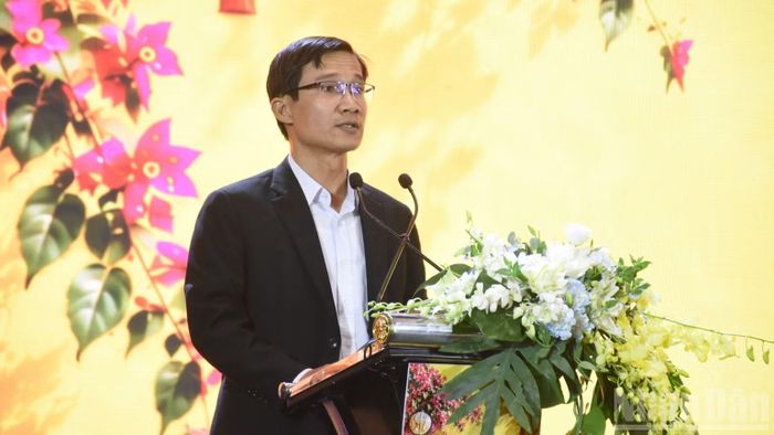 Ông Tán Văn Vương, Phó Giám đốc Sở Văn hóa, Thể thao và Du lịch thành phố Đà Nẵng, phát biểu ý kiến khai mạc hội thảo. (Ảnh: ANH ĐÀO)