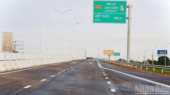 Khu vực điểm kết thúc cao tốc Bến Lức-Long Thành tại nút giao Tân Hiệp.