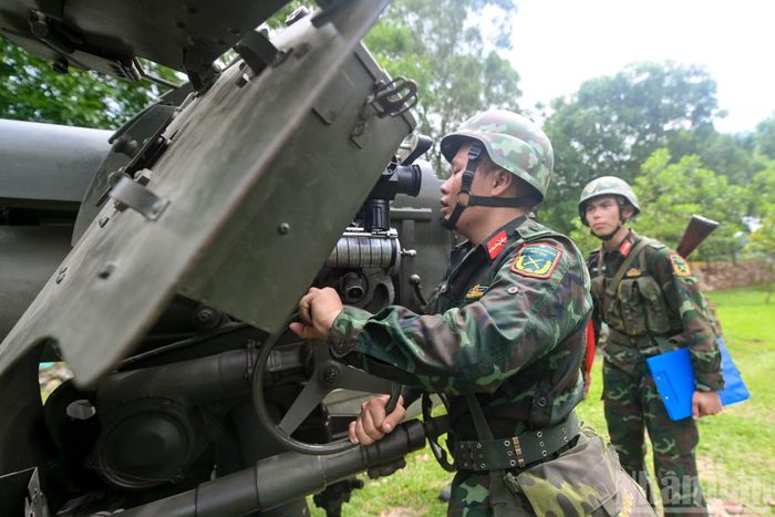 Đội ngũ cán bộ tích cực trau dồi phương pháp, tác phong chỉ huy, nâng cao năng lực tổ chức, điều hành huấn luyện, góp phần phát huy hiệu quả vũ khí, trang bị, đáp ứng yêu cầu nhiệm vụ huấn luyện, diễn tập và sẵn sàng chiến đấu.