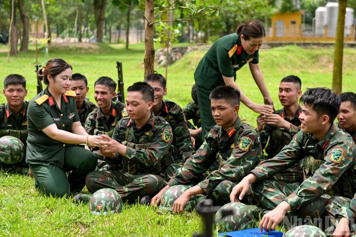 Phút giải lao trên thao trường.