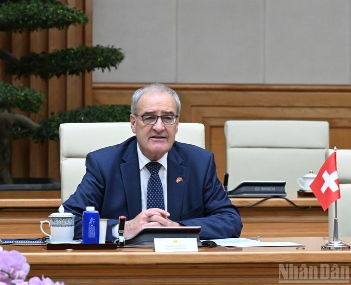Tổng thống Liên bang Thụy Sĩ Guy Parmelin phát biểu tại hội kiến với Thủ tướng Lê Minh Hưng.