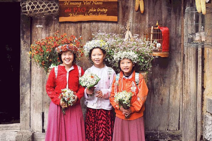 Nét hồn hậu của trẻ miền sơn cước. (Ảnh VIỆT NGA)