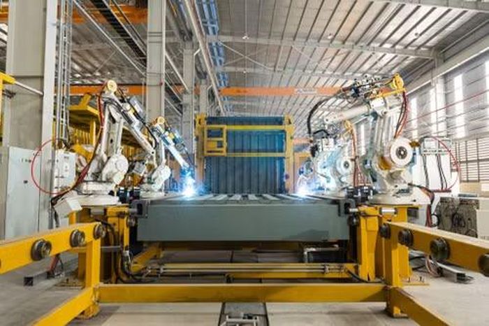 Hòa Phát đã đầu tư hàng tỷ USD vào các khu liên hợp sản xuất quy mô lớn và hiện đại nhằm duy trì sản phẩm chất lượng cao và giá thành cạnh tranh.