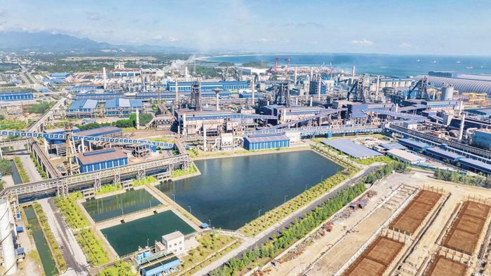  Khu liên hợp sản xuất gang thép Hòa Phát Dung Quất đóng góp lớn vào ngân sách tỉnh Quảng Ngãi. (Ảnh: HIỂN CỪ) 