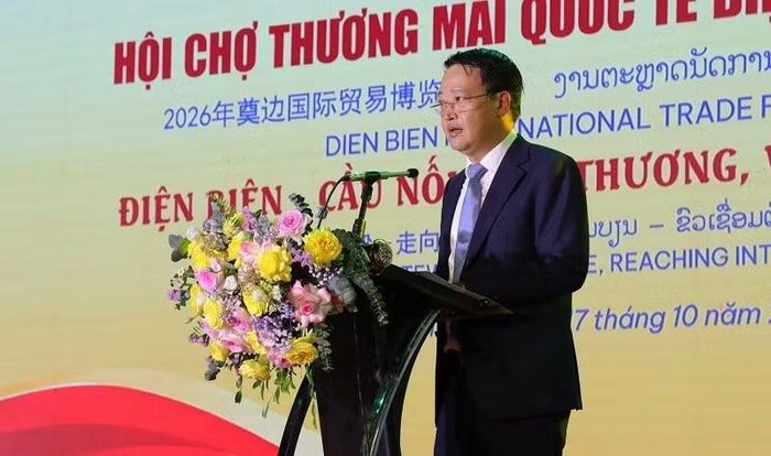 Đồng chí Bùi Quang Hưng, Phó Cục trưởng Cục xúc tiến thương mại (Bộ Công thương) phát biểu tại lễ khai mạc. (Ảnh: LÊ LAN)