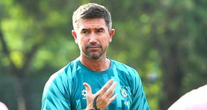 HLV Harry Kewell của Hà Nội FC. Ảnh: baolamdong.vn