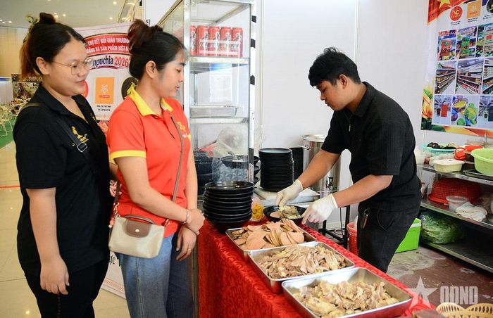 Gian hàng Bún bò Nam Bộ được nhiều người yêu thích.