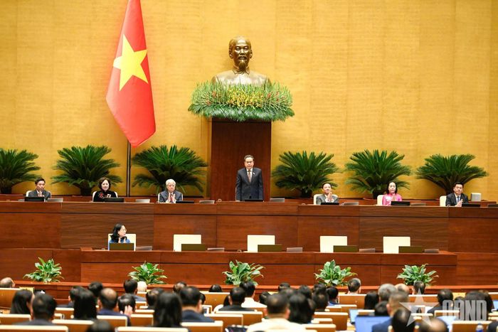 Dưới sự chủ trì của Chủ tịch Quốc hội Trần Thanh Mẫn, Quốc hội khóa XVI khai mạc trọng thể Kỳ họp thứ hai.