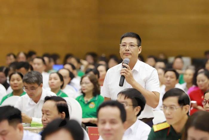 Ông Lưu Văn Dũng, nông dân Việt Nam xuất sắc tỉnh Hưng Yên phản ánh về tình trạng lừa đảo ở nông thôn. 