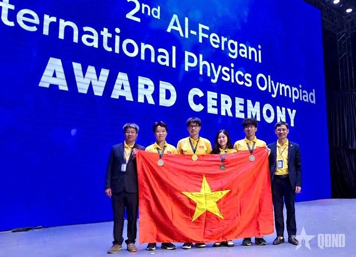 Đoàn Việt Nam tại Kỳ thi Olympic Vật lý Quốc tế Al-Fergani.