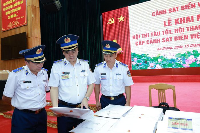 Thiếu tướng Trần Văn Lượng, Phó tư lệnh, Tham mưu trưởng Cảnh sát biển Việt Nam, Trưởng ban tổ chức hội thi, hội thao kiểm tra công tác bảo mật đề thi.