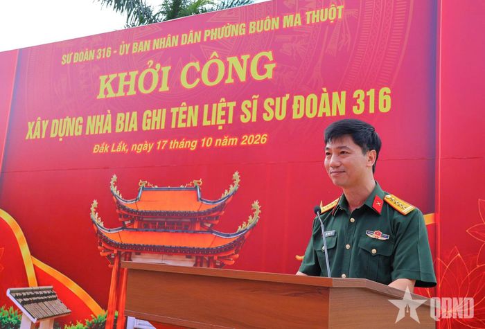 Đại tá Lâm Dũng Tiến, Bí thư Đảng ủy, Chính ủy Sư đoàn 316 phát biểu tại lễ khởi công.