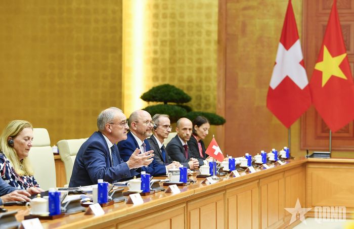 Tổng thống Guy Parmelin và đoàn đại biểu cấp cao Thụy Sĩ tại hội kiến. Ảnh: TUẤN HUY