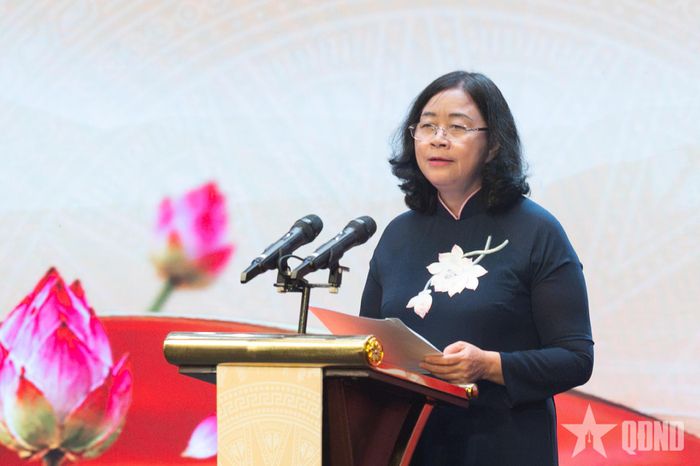 Đồng chí Bùi Thị Minh Hoài, Ủy viên Bộ Chính trị, Bí thư Trung ương Đảng, Chủ tịch Ủy ban Trung ương MTTQ Việt Nam phát biểu tại chương trình.