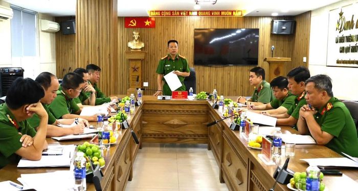 Đại tá Nguyễn Hà Lai phát biểu tại buổi làm việc.