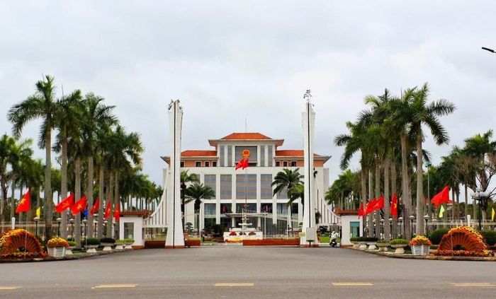 Khu vực trụ sở tỉnh đường Quảng Tín cũ, nay số 62 Hùng Vương, phường Bàn Thạch.
