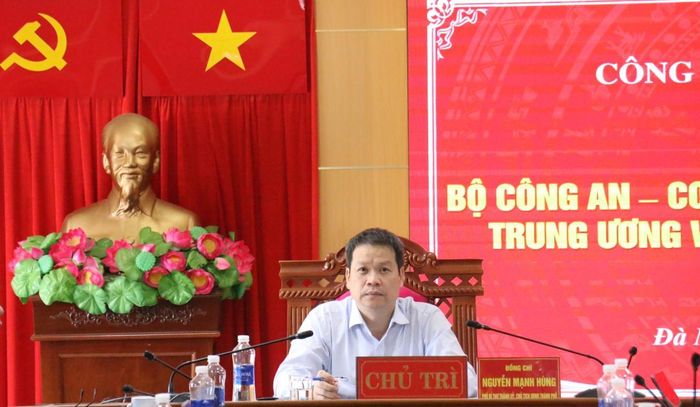 Phó Bí thư Thành uỷ, Chủ tịch UBND TP Nguyễn Mạnh Hùng chù trì tại điểm cầu Công an TP Đà Nẵng