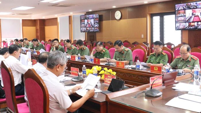 Thiếu tướng Nguyễn Hữu Hợp, Giám đốc Công an TP, Trưởng BCĐ 57 Công an TP; Đại tá Nguyễn Văn Tăng, Phó Giám đốc Công an TP, Phó Trưởng ban Thường trực BCĐ 57 Công an TP; cùng đại diện lãnh đạo các sở, ban, ngành và các phòng nghiệp vụ Công an TP