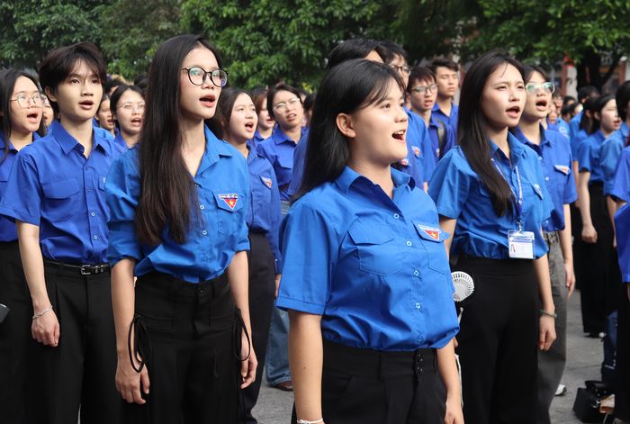  Đoàn viên tham gia tiết mục đồng ca 