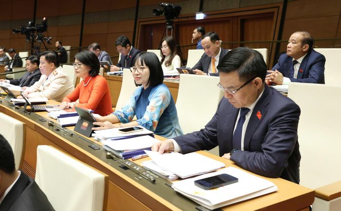  Các đại biểu Quốc hội dự phiên khai mạc kỳ họp thứ 2, Quốc hội khóa XVI, sáng 17-10. Ảnh: QUANG PHÚC 