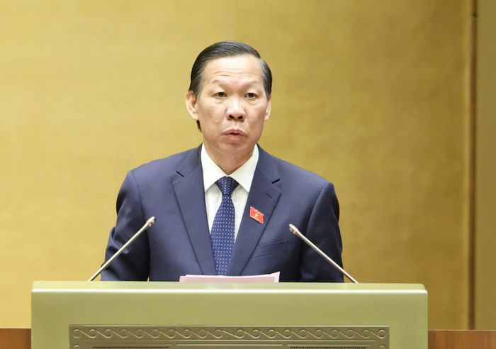  Chủ nhiệm Ủy ban Kinh tế và Tài chính của Quốc hội Phan Văn Mãi trình bày báo cáo thẩm tra 3 dự án luật. Ảnh: QUANG PHÚC 