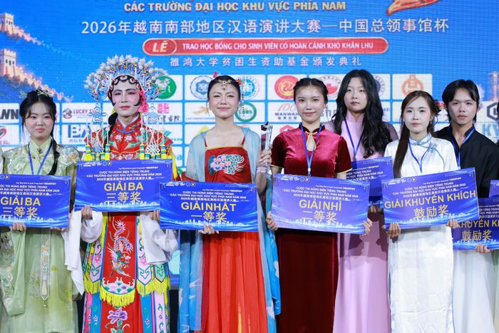  Các thí sinh đạt giải tại cuộc thi. 