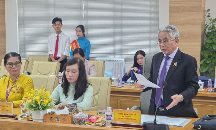  Nhà giáo ưu tú, PGS.TS. Lương Minh Cừ phát biểu tại lễ ký kết 