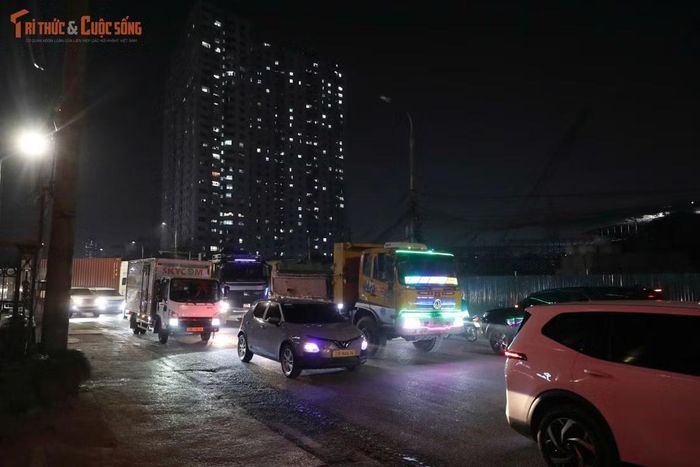 Bảo đảm an toàn giao thông không chỉ phụ thuộc vào hạ tầng và hoạt động tuần tra, kiểm soát mà còn bắt đầu từ ý thức của mỗi người lái xe, trong đó có việc sử dụng đèn đúng quy định và tôn trọng tầm nhìn của những người cùng tham gia giao thông.