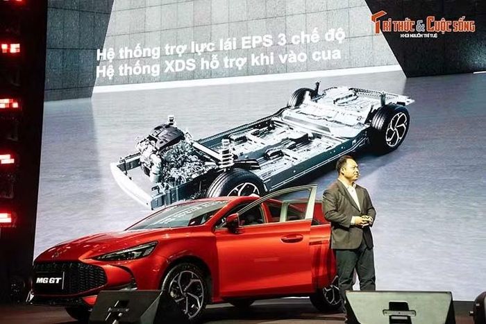 Về an toàn, MG GT 1.5T Premium được trang bị MG Pilot với các tính năng hỗ trợ người lái như kiểm soát hành trình thích ứng, cảnh báo tiền va chạm, phanh khẩn cấp tự động và hỗ trợ giữ làn khẩn cấp. Các trang bị khác gồm camera 360 độ, cảm biến đỗ xe phía sau, hệ thống cảnh báo áp suất lốp trực tiếp và cân bằng điện tử...