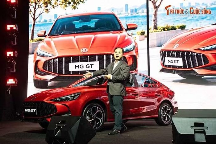MG Việt Nam đã chính thức giới thiệu mẫu sedan thể thao MG GT thế hệ mới tại thị trường Việt Nam. Về cơ bản, đây là phiên bản nâng cấp giữa vòng đời của mẫu sedan hạng C MG5 hiện tại. Tuy nhiên thay vì "khai tử" MG5, hãng đã quyết định bán song song GT với mẫu cũ - ít nhất là ở thời điểm hiện tại.