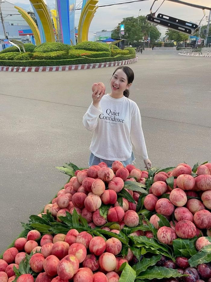 Trúc Anh từng được đông đảo khán giả biết đến qua vai Hà Lan trong bộ phim điện ảnh Mắt biếc. Sau thành công của tác phẩm, nữ diễn viên có giai đoạn hạn chế xuất hiện trước công chúng. Những vấn đề sức khỏe cùng áp lực liên quan đến ngoại hình khiến hành trình tiếp theo của cô nhận được nhiều sự quan tâm. Ảnh: FB Trúc Anh