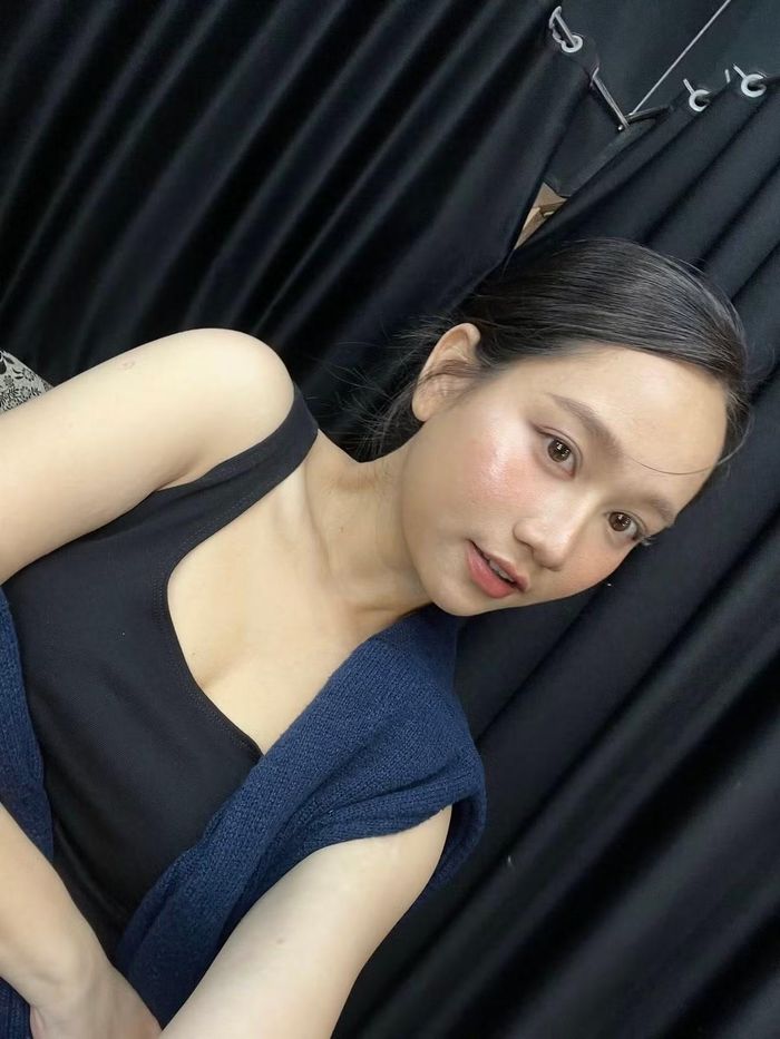 Đằng sau vóc dáng hiện tại là quá trình thay đổi không hề dễ dàng. Trước đó, Trúc Anh từng chia sẻ cân nặng có thời điểm chạm mốc 85 kg. Sau hơn một năm nỗ lực, nữ diễn viên cho biết cân nặng đã giảm xuống còn khoảng 60 kg. Ảnh: FB Trúc Anh