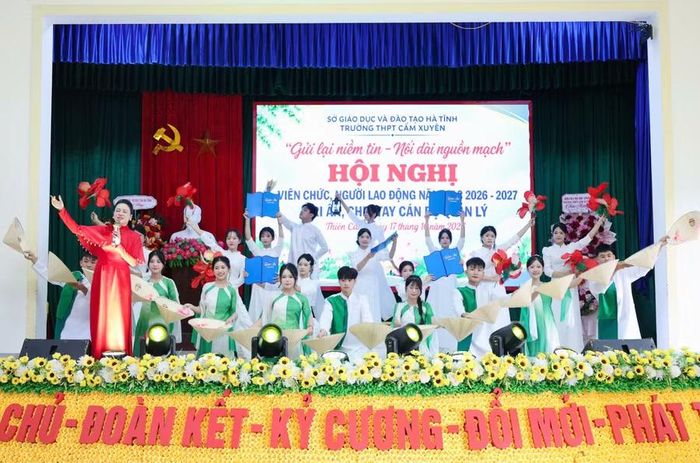 Tiết mục văn nghệ chào mừng hội nghị.