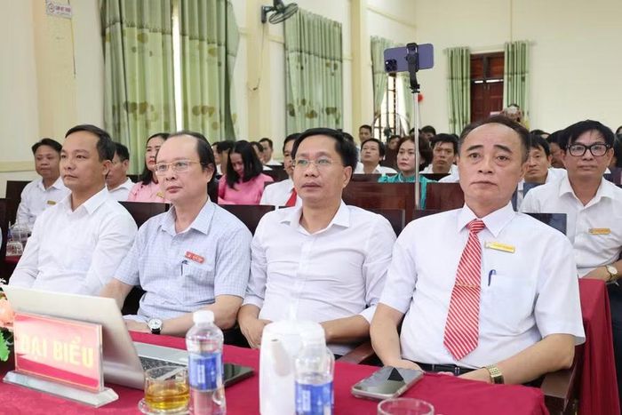 Các đại biểu về tham dự hội nghị.