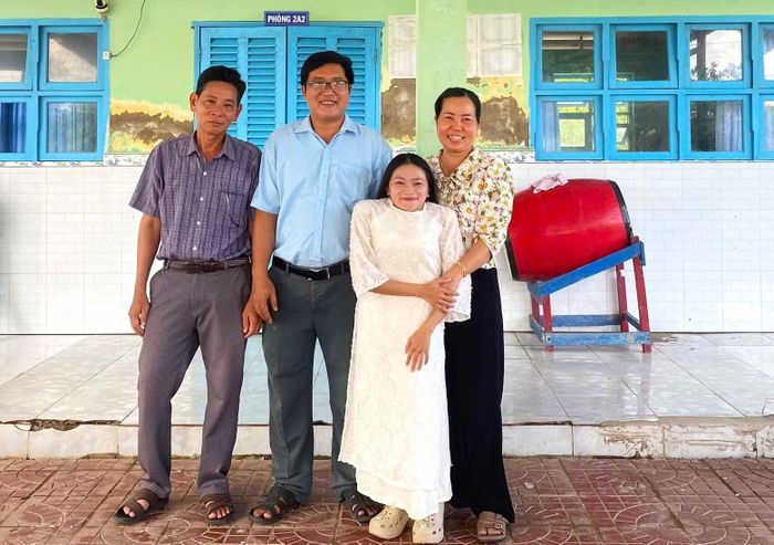 Cô Băng luôn nhận được sự hỗ trợ, giúp đỡ từ đồng nghiệp.