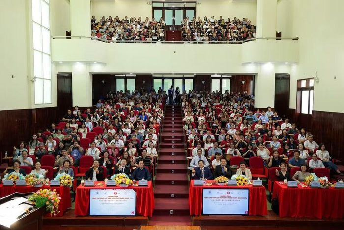 Gần 400 giáo viên, giảng viên tiếng Trung tham dự Chương trình nâng cao năng lực giáo viên tiếng Trung ASEAN 2026. Ảnh: HCMUSSH.