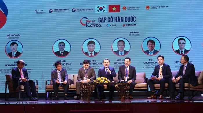 Các đại biểu tham gia phiên thảo luận Nâng tầm quan hệ Đối tác chiến lược toàn diện Việt Nam - Hàn Quốc: Đột phá về thương mại, đầu tư bền vững và phát triển nguồn nhân lực chất lượng cao trong kỷ nguyên số. (Nguồn: Báo Văn hoá)