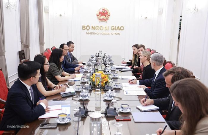 Toàn cảnh buổi làm việc. (Ảnh: Thành Long)