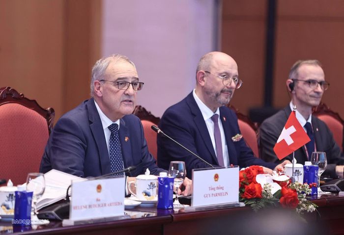 Tổng thống Guy Parmelin phát biểu tại hội đàm. (Ảnh: Thành Long)