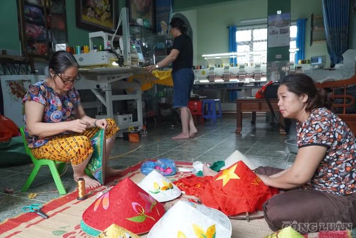 Trước sự biến đổi nhanh chóng của thời đại, người làm nghề cũng phải thay đổi để có thể tìm hướng đi cho“bài toán” giữ nghề