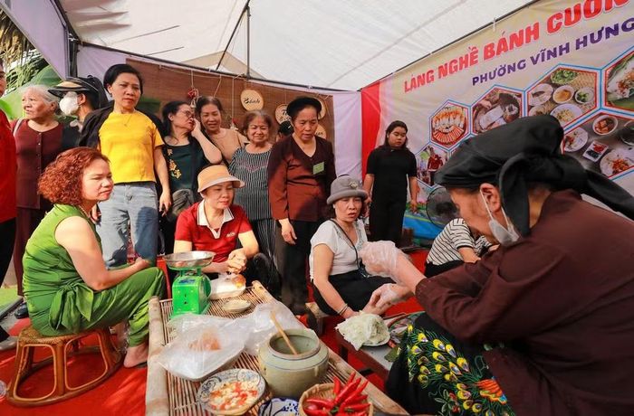 Ẩm thực Hà Nội không chỉ lưu giữ hương vị truyền thống mà còn mang trong mình những giá trị văn hóa được bồi đắp qua nhiều thế hệ. Ảnh: NVCC