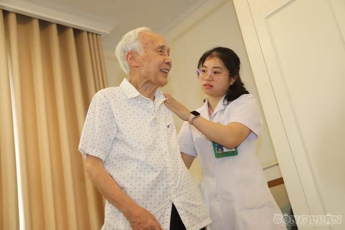 Với ông, tuổi già không có nghĩa là ngừng học hỏi hay chỉ chờ con cháu chăm sóc. Người cao tuổi vẫn có thể duy trì sở thích, tham gia các hoạt động phù hợp và trở thành nguồn động viên tinh thần cho gia đình.