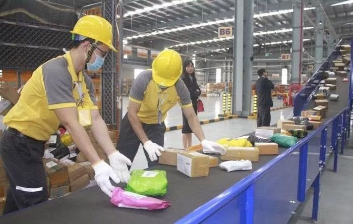 Đại biểu Quốc hội đề nghị làm rõ quyền kiểm tra hàng trước khi thanh toán (ảnh minh họa: vnpost.vn)