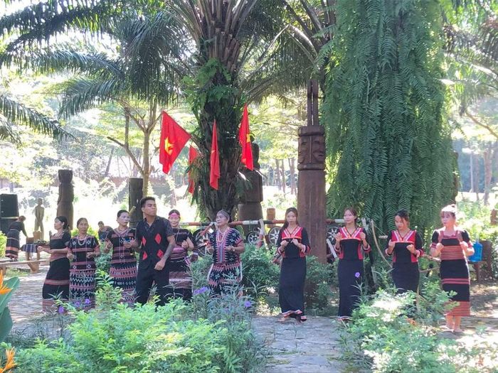 Không gian tổ chức chương trình giao lưu “Sắc hương đại ngàn” tại Làng Văn hóa - Du lịch các dân tộc Việt Nam. Ảnh: Thùy Linh
