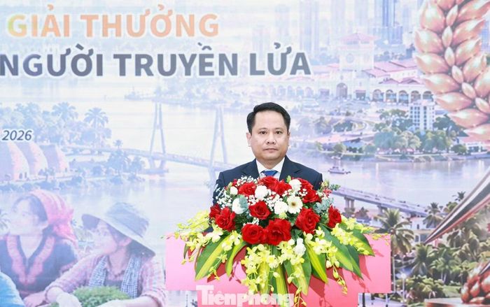 Ông Trương Thành Trung - Tổng Biên tập Báo Đại Đoàn Kết thông tin về chương trình giải thưởng. Ảnh: Q.Vinh