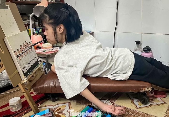 Thơm bị liệt toàn thân và bị bỏ rơi từ nhỏ.