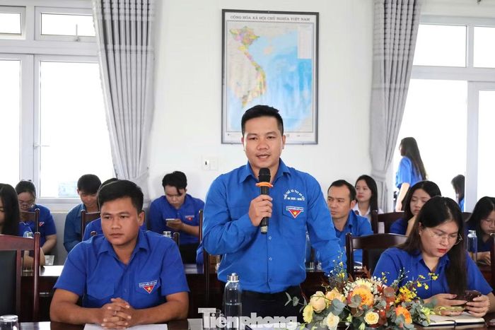 Đại diện đoàn viên, thanh niên chia sẻ kinh nghiệm trong hoạt động tình nguyện.