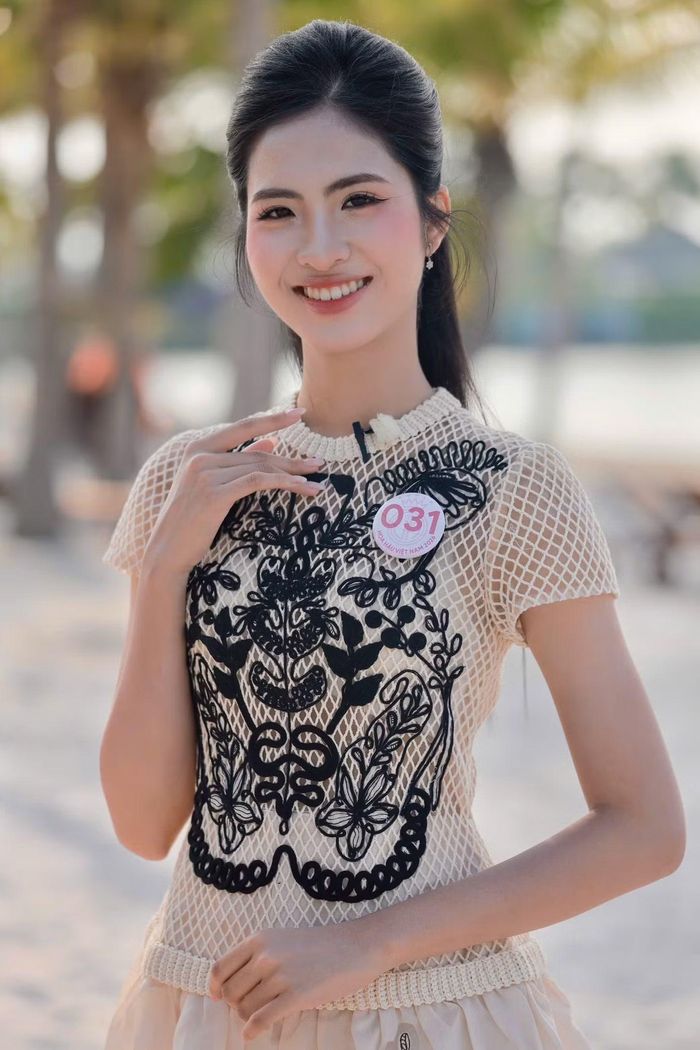 Nguyễn Thục Uyên Nhi (SBD 602) và Lê Phương Nghi (SBD 031) là hai hoa khôi góp mặt tại Chung kết Hoa hậu Việt Nam 2026.